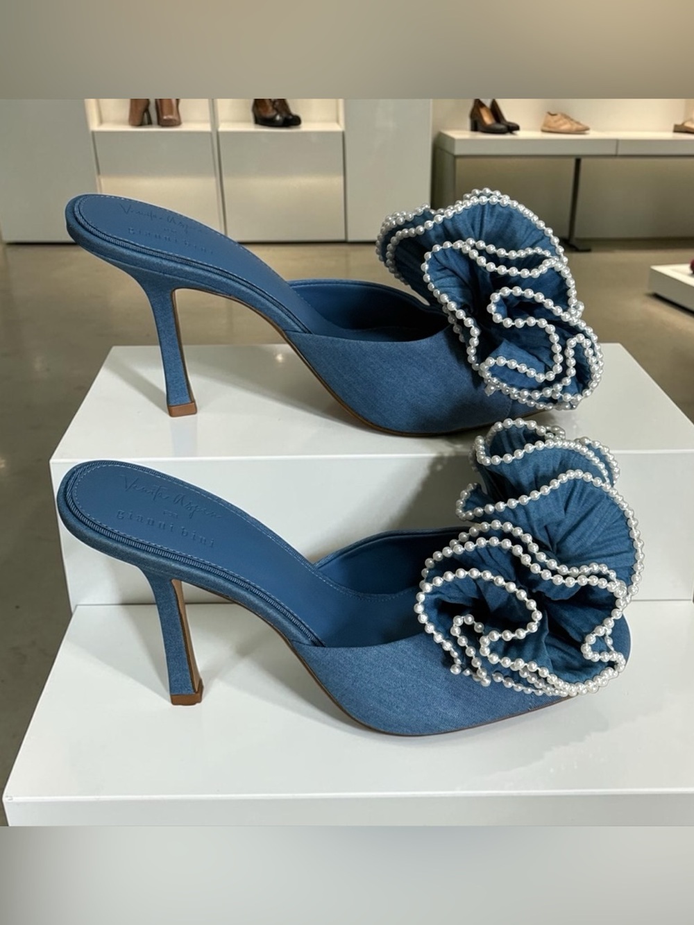 Gianni Bini Blue Denim Pearl-Trim Bow Slide Mules! Size 9! EUC!!! - Picture 9 of 13